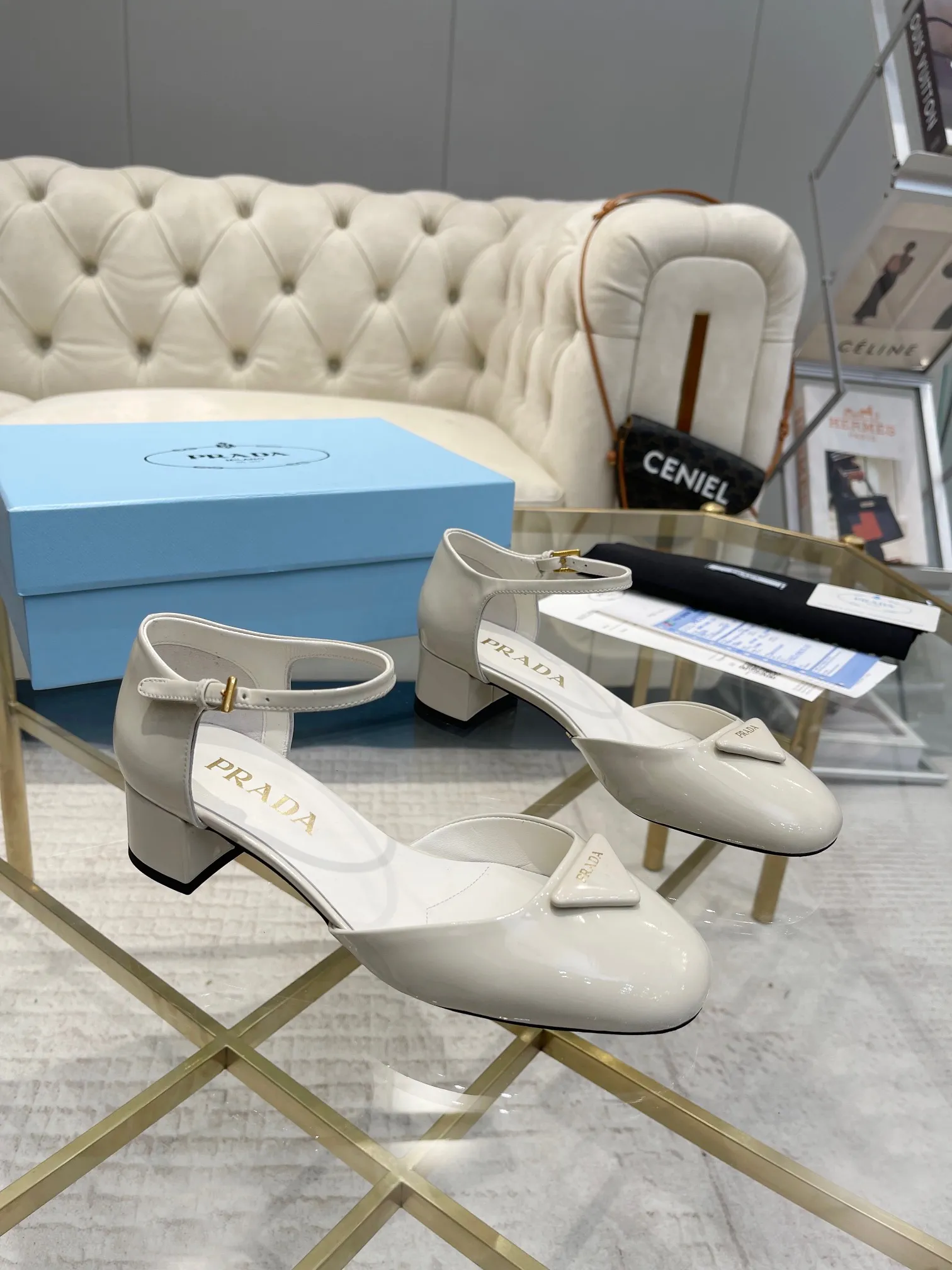 👟👟Ex-factory price 560👟👟 (imitation leather bottom-20) PRADA 👉Ready stock👈Remove the original plate and make a 1:1 replica‼ ️The highest version 👌2024Prada early spring catwalk celebrity hot style 😘The latest spring style thick heel series (genuine leather sole) (simulated leather sole) goddess must-have super beautiful on the feet 👉The upper is made of imported cow patent leather, soft and textured, lining + foot pads, imported sheepskin lining, breathable and comfortable, reverse molded brand buckle, heel height 4.5M, size 35M-39M (34 40 4142 Custom-made (no returns or exchanges)